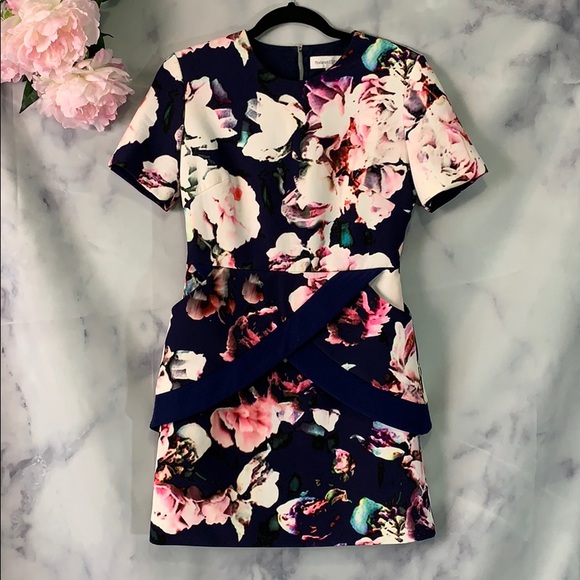 Finders Keepers Dresses & Skirts - Finders Keeps Floral Pursuit Navy Print Dress M